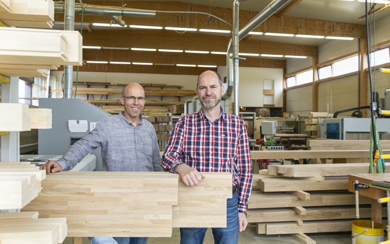 Gerhard und Johannes Güthler im Familienbetrieb